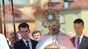 "Mamy obowiązek publicznego wyznawania wiary!" - ks. prof. Chrostowski o istocie Bożego Ciała i Eucharystii