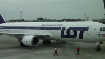 „Idziemy jeszcze na rozchodniaka!” Karczemna awantura w samolocie z udziałem prezesa organizacji przedsiębiorców