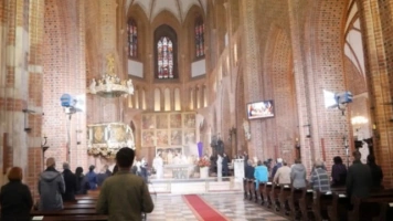 Czy polscy katolicy mają na kogo głosować? Zaskakujące wyniki sondażu