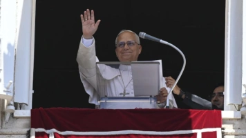 Leon XIV: Jezus cierpi z nami i za nas