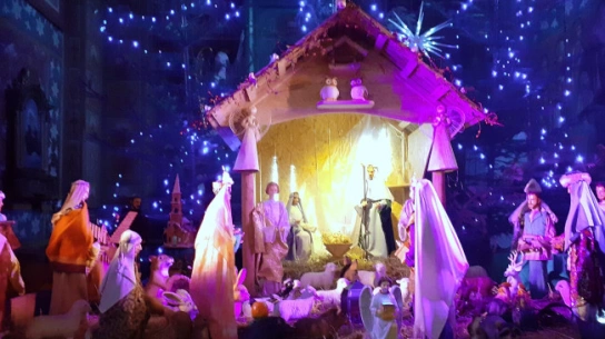 To się dzieje naprawdę… Włoski ksiądz chce umieścić w szopce… „dziewczynkę Jezus”