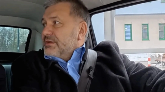 Minister Żurek blisko potrącenia pieszej na pasach. Jest reakcja policji