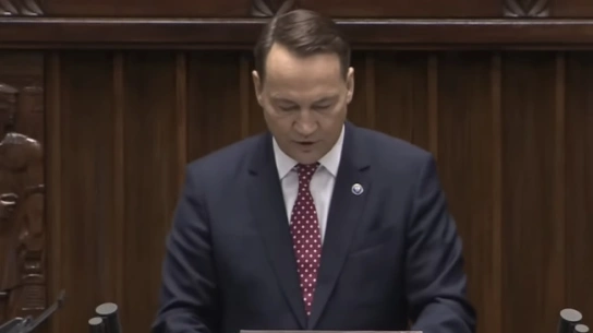 „Tak się kończy używanie niestosownych słów”. Reuters cytuje Sikorskiego