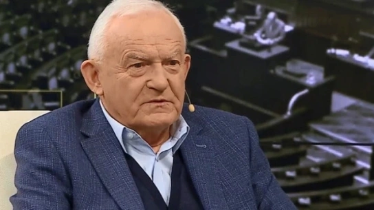 „To dość prostackie”. Miller nie gryzie się w język ws. kulis wizyty Macrona w Polsce