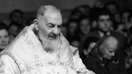 Figura o. Pio we włoskim kościele płacze krwawymi łzami?