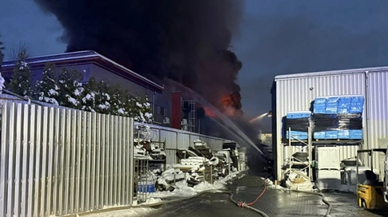 Gigantyczny pożar w Skawinie. Setka strażaków walczy z ogniem