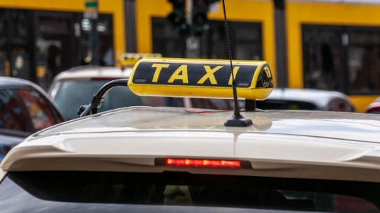 Taksówkarze vs Uber. Olbrzymi pozew