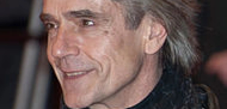 Dobre pytania Jeremy'ego Ironsa, czyli dlaczego ojciec nie może poślubić syna