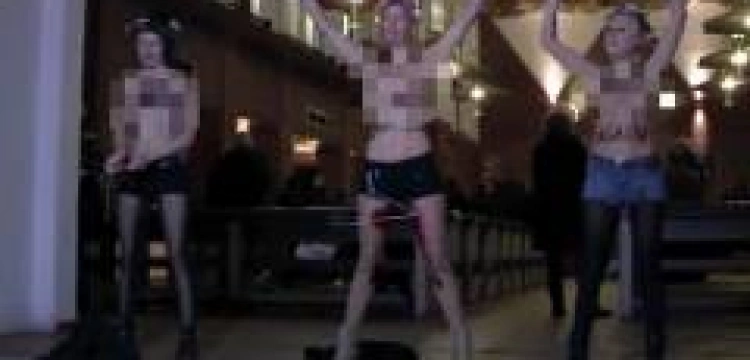 „Aborcja jest świętością” i dlatego feminazistki profanują msze! Tym razem w Sztokholmie