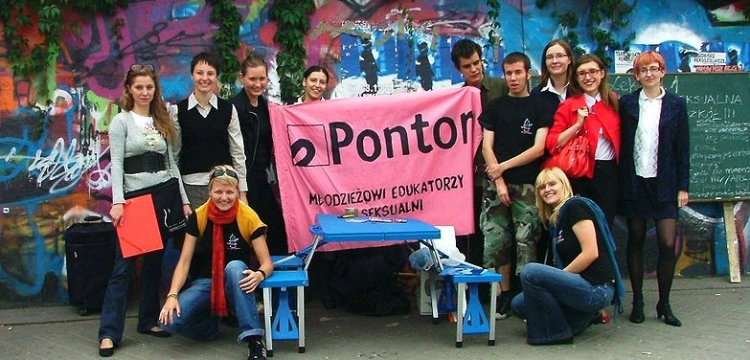 Grupa "Ponton" deprawuje. Ministerstwo Edukacji umywa ręce
