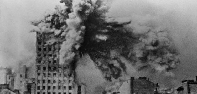 Symbol walczącej Warszawy, budynek Prudentialu popada w ruinę