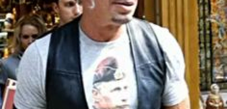 Kolejny znany aktor wspiera Putina?! Rourke w koszulce z jego wizerunkiem