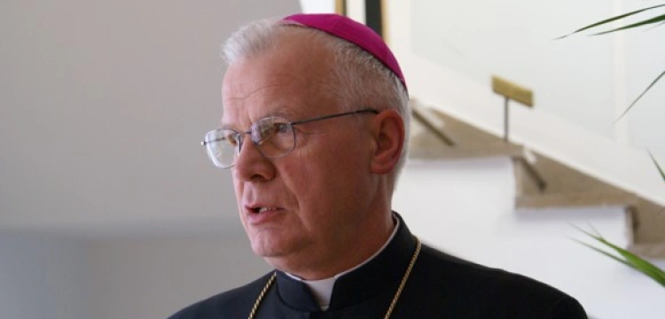 Prawnicy: Arcybiskup Michalik jest dyskryminowany