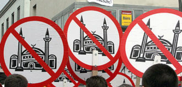 Muzułmanie palą i niszczą kościoły w Grecji