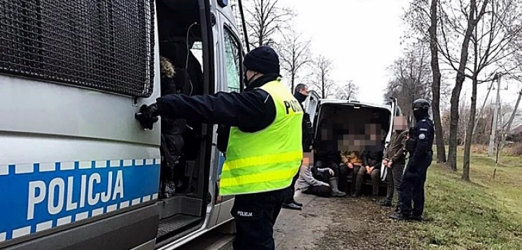 Wojna hybrydowa! Ukrainiec przewoził busem 29 obywateli Iraku