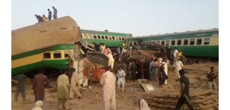 Pakistan: zderzenie ekspresowych pociągów, liczne ofiary i ranni
