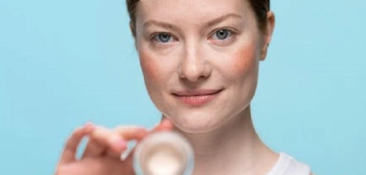 Dobry korektor pod oczy i odpowiednia pielęgnacja - czyli jak zadbać o wygląd skóry pod oczami? 