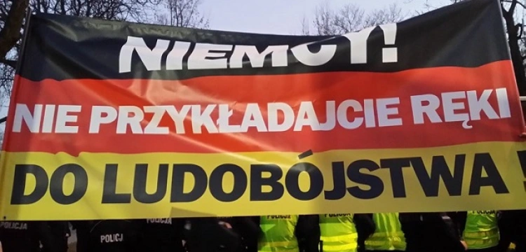 [Foto, wideo] Demonstracja Klubów Gazety Polskiej i górników Solidarności w obronie Ukrainy przed ambasadą Niemiec. Anty-PiS przeciwko