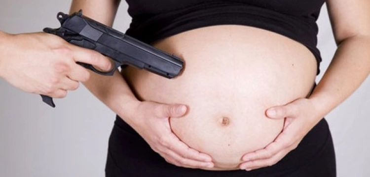 Skandal! ,,Dziewuchy’’ bronią prawa do pijaństwa w ciąży