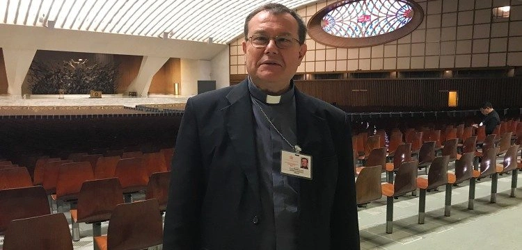 Abp Pezzi: chrześcijanie modlą się jak za komunizmu, w domach  