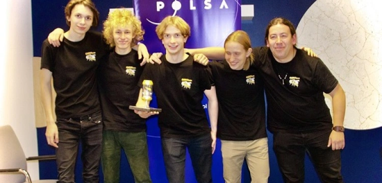 Uczniowie z Krakowa pokonali prawie tysiąc drużyn i wygrali najważniejszy konkurs Europejskiej Agencji Kosmicznej