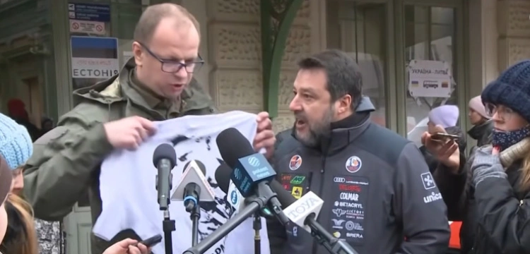 Prezydent Przemyśla dla Frondy: Salvini bał się pokazać uchodźcom w koszulce z Putinem