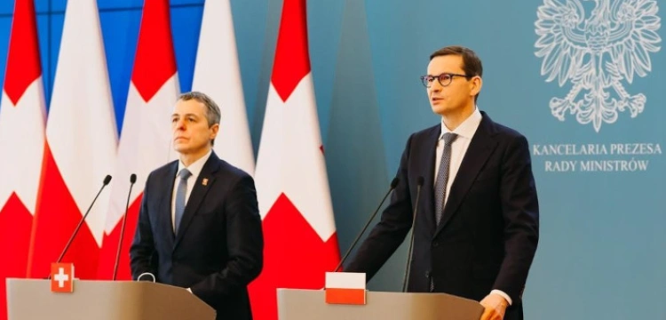 Majątki rosyjskich oligarchów. Premier: Namawiam Szwajcarię do ich zamrożenia 