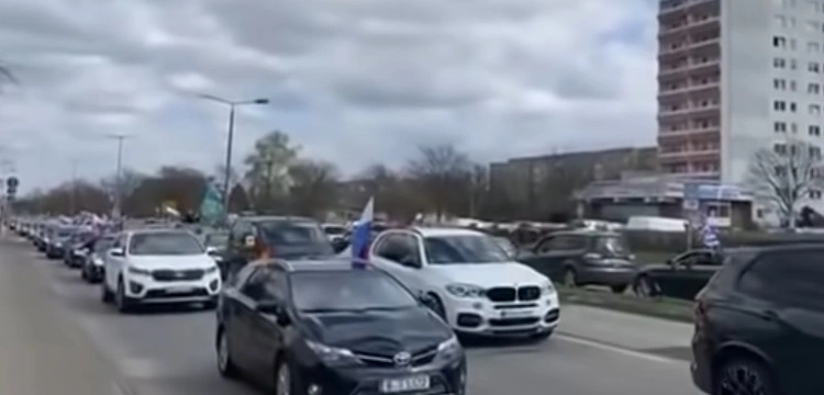 ,,Antycovidowców’’ niemiecka policja pacyfikowała. Wobec fanów Putina władze są ,,bezradne’’