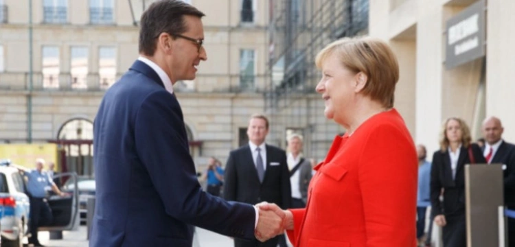 ,,Unia musi powrócić do siebie’’. Merkel wzywa UE do kompromisu z Polską