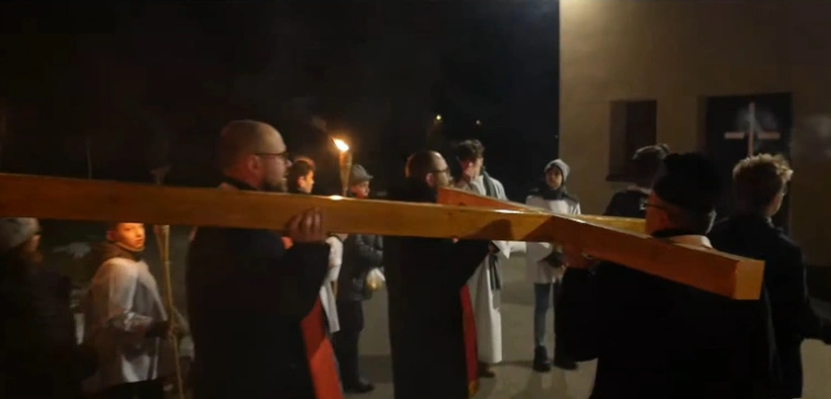 W tym roku Wielki Piątek będzie szczególnie naznaczony cierpieniem 