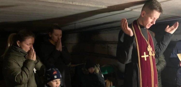 Kościół jest ze swoim ludem. Księża na Ukrainie służą wiernym duchowo i społecznie
