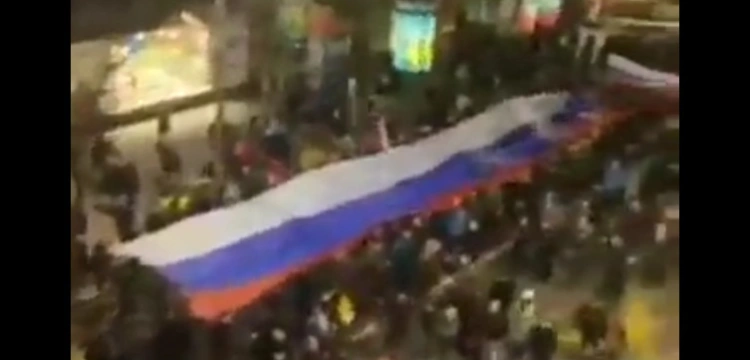 Ogromna manifestacja w Belgradzie. Serbowie bardziej prorosyjscy od Rosjan?