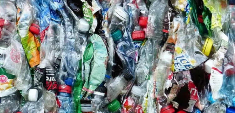 Plastik rozkładający się w tydzień. Rewolucyjna technologia chińskich naukowców