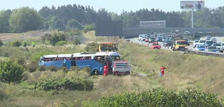 Wypadek autobusu z dziećmi na A1. Wielu rannych