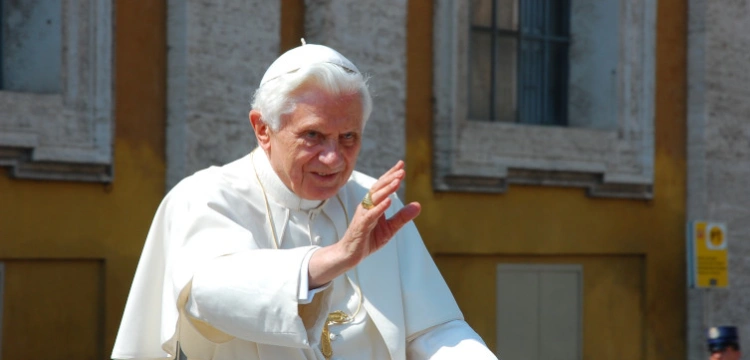 Piękna modlitwa Benedykta XVI za Babcię i Dziadka