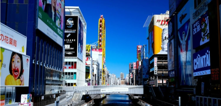 W Japonii kolejna fala pandemii, a rząd promuje turystykę