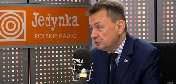 Mariusz Błaszczak: Rosja pręży muskuły na defiladzie, a prezydent RP spotyka się z głową najsilniejszego militarnie państwa