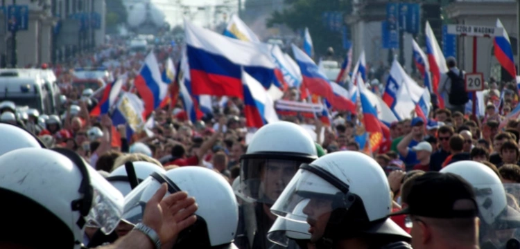 Tysiące osób wyszło na ulice rosyjskich miast