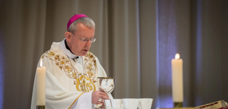 Brytyjski biskup zarządził koniec Mszy trydenckich. Rok temu odprawiał Msze dla osób LGBT