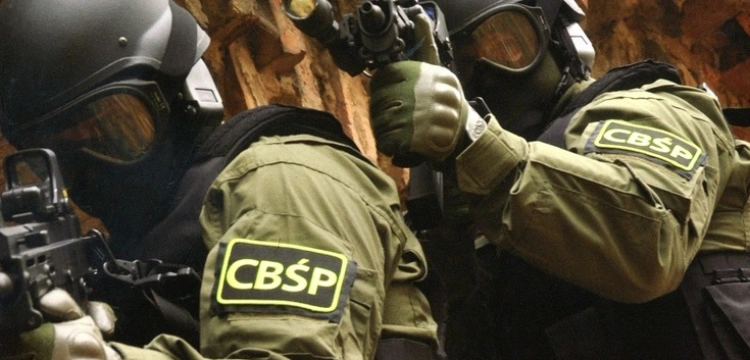 Policjanci CBŚP zatrzymali członków grupy handlującej bronią