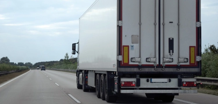 Uderzając w polskich przewoźników, Stara Unia strzela sobie w stopę