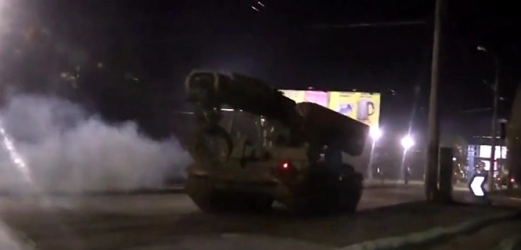 [Wideo] Były już „zielone ludziki” na Krymie, teraz są „nieoznakowane czołgi” w Donbasie