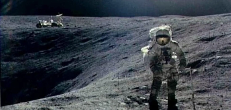 Chińczycy odkryli na Księżycu... dom kosmitów?