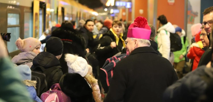 Uchodźcy z Ukrainy zamieszkali w Pałacu Arcybiskupów Krakowskich 