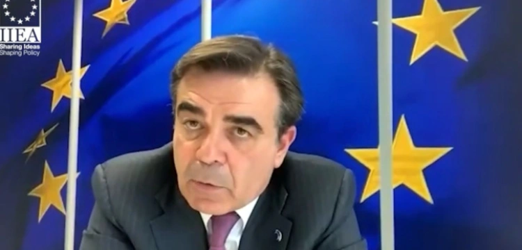KE znów uderza w Polskę. Schinas: Nie zawahamy się… 