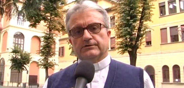 Włoski ksiądz uratował 14 sierot z Afganistanu 