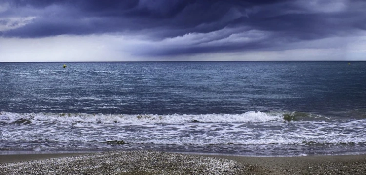 Znowu mocno zawieje. Niż Dudley nadciąga nad Polskę