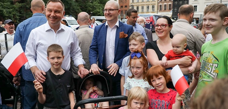 Na Andrzeja Dudę prawie 1.8 mln głosów więcej niż w 2015