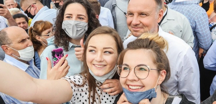 Prezydent w Jędrzejowie: Bezpieczeństwo i dostatek Polaków