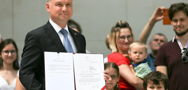 Prezydent podpisał projekt ustawy w sprawie adopcji dzieci (Wideo)